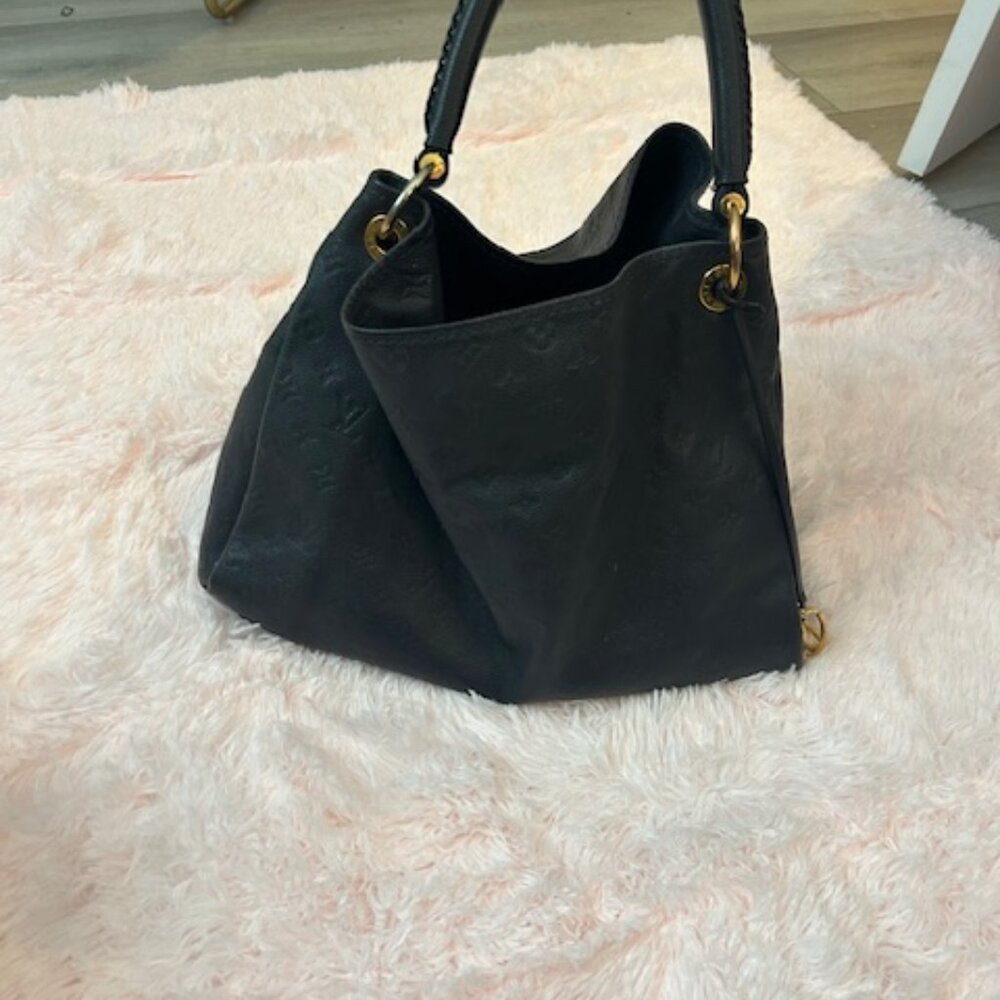 Louis Vuitton Monogram Empreinte Artsy MM